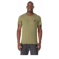 RAB – Latetral Tee – T-Shirt 8 RAB – Latetral Tee – T-Shirt -Ice Break Men RAB Lateral Tee ChloriteGreen QCB 72 CHG on model